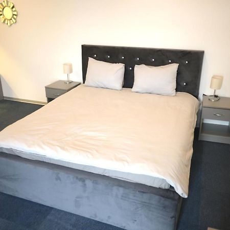 Luana Airport Apartments #4 Otopeni Luaran gambar