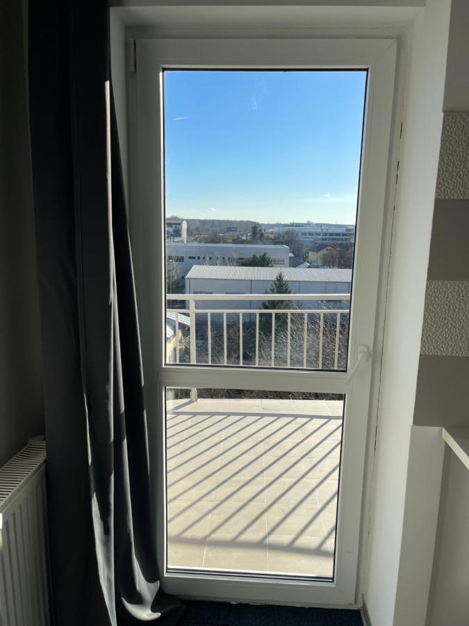 Luana Airport Apartments #4 Otopeni Luaran gambar