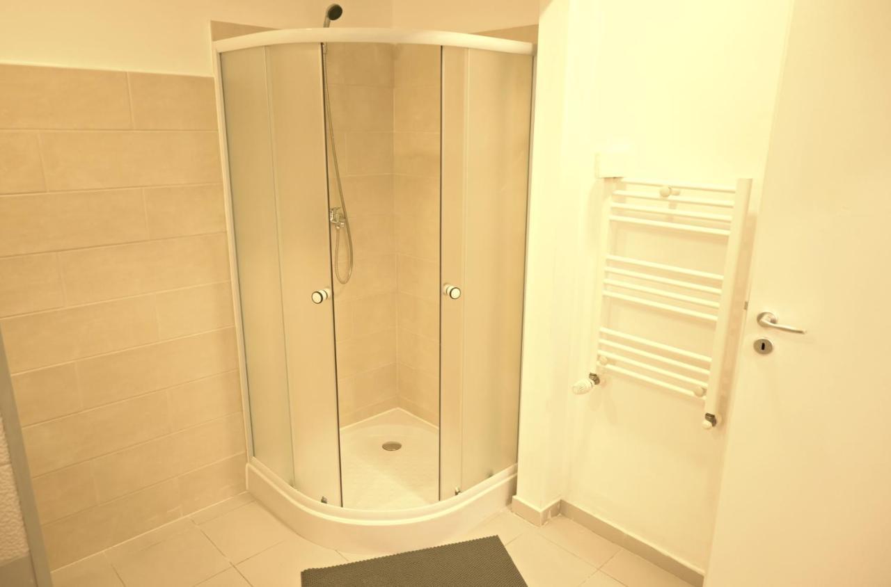 Luana Airport Apartments #4 Otopeni Luaran gambar